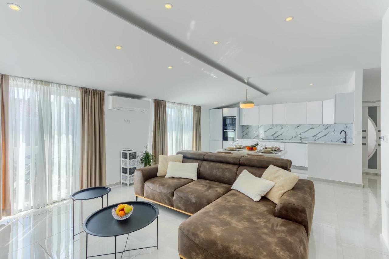 3rd Floor * Kastela